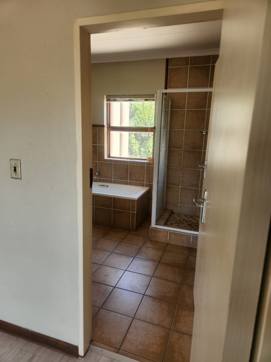 3 Bedroom Property for Sale in Azalea Park North West